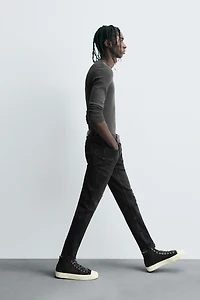 RIPPED SKINNY FIT JEANS