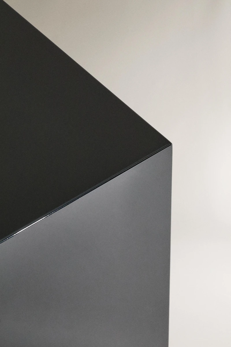 LACQUERED SIDE TABLE I COLIN KING