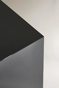 LACQUERED SIDE TABLE I COLIN KING
