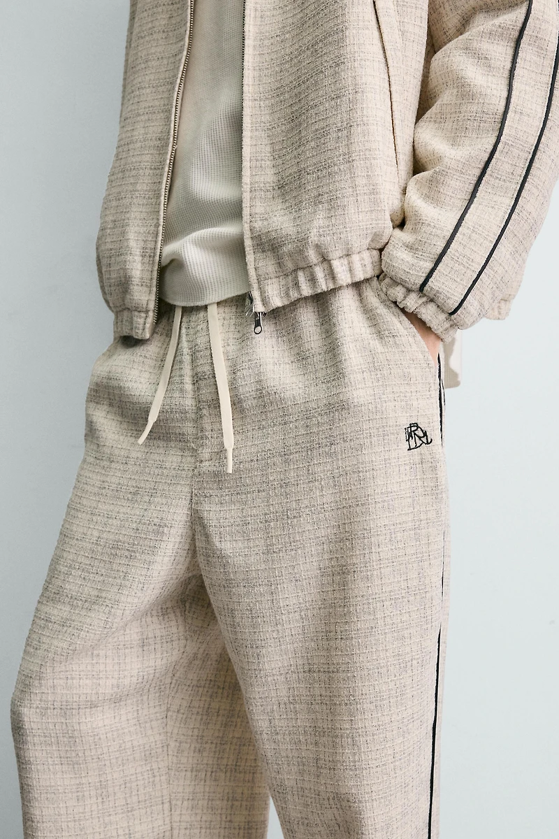 CONTRAST STRIPE TEXTURED JOGGER PANTS