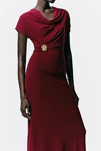 ROBE DRAPÉE ORNEMENT