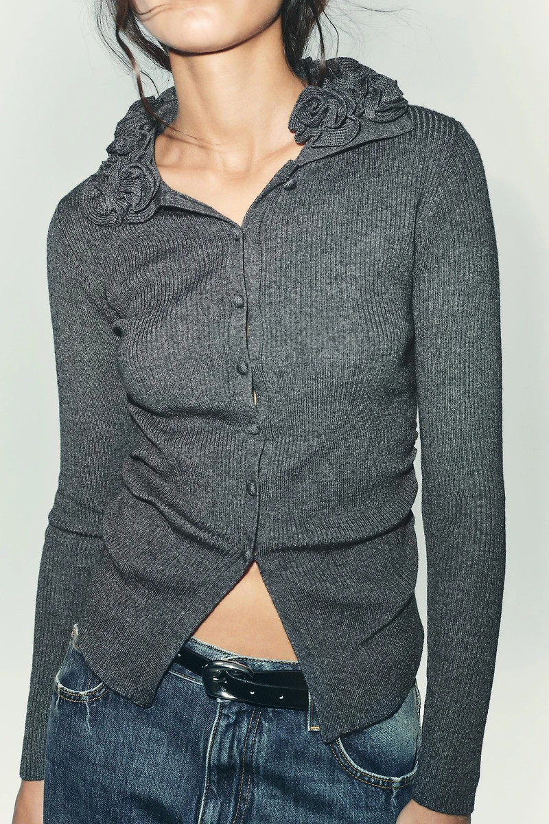GILET EN MAILLE À FLEURS AVEC LAINE