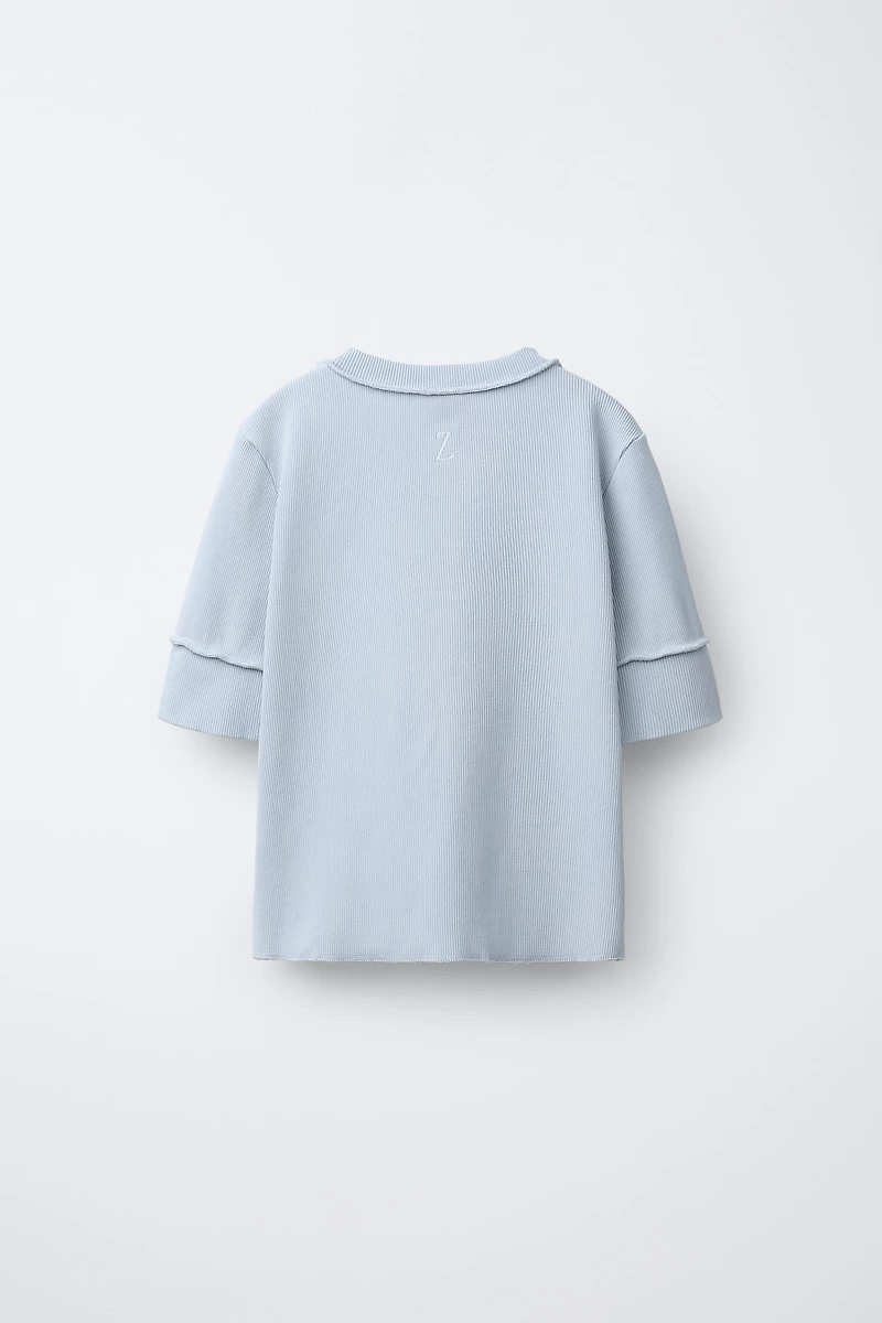 OVERLOCK BUTTON T-SHIRT