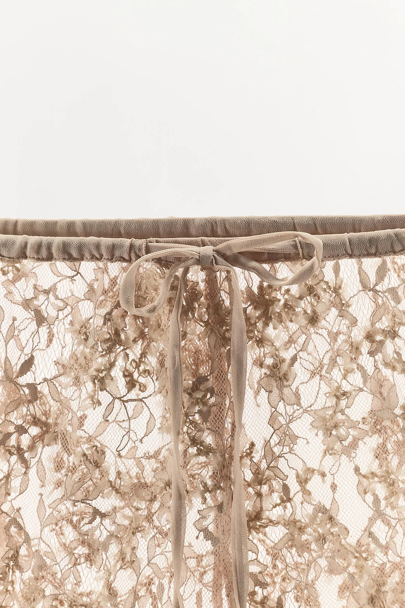 RUFFLED LACE SHORTS