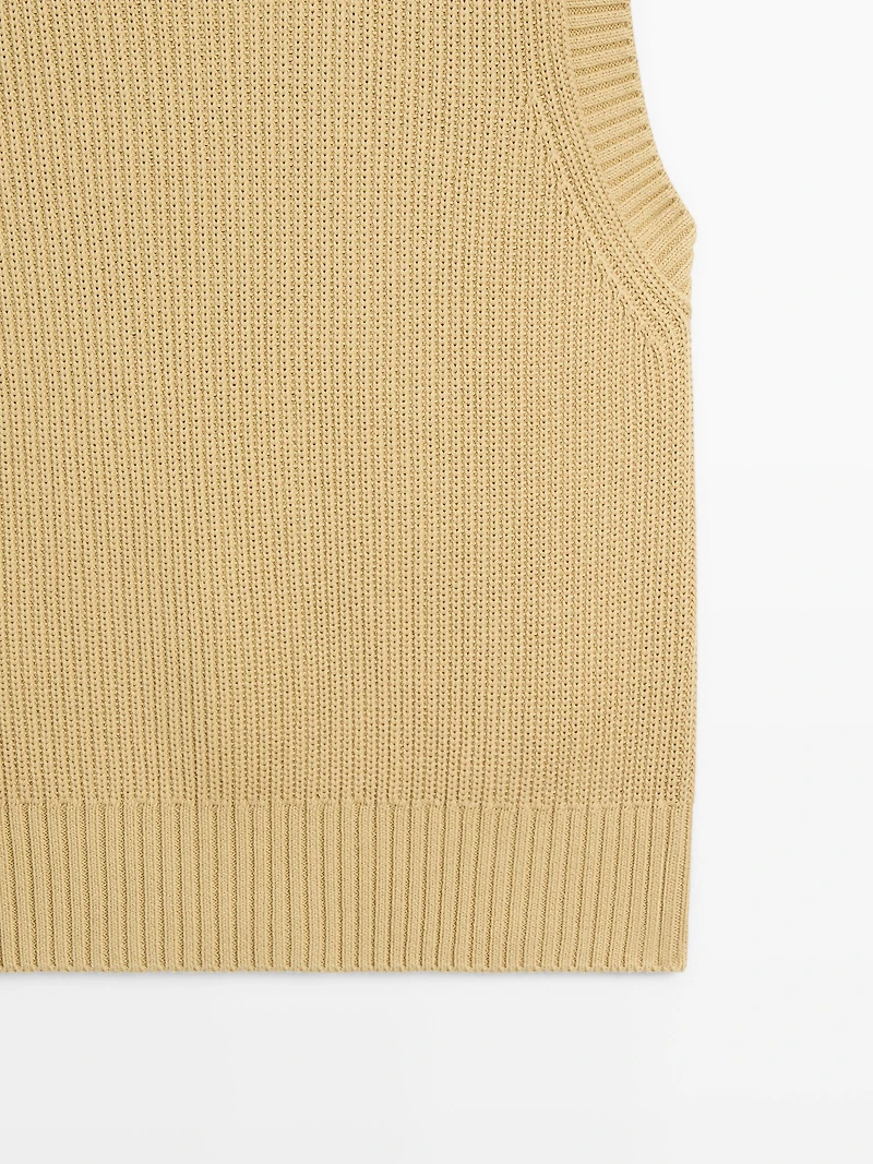 Cotton knit crew neck vest