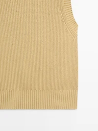 Cotton knit crew neck vest