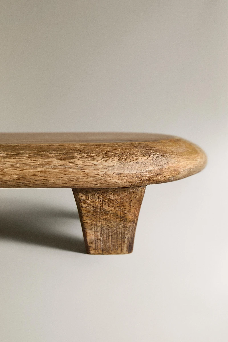 PLANCHE EN BOIS À PIEDS