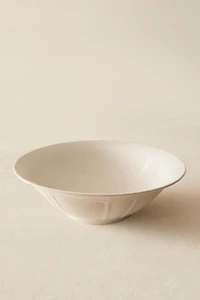 PORCELAIN SALAD BOWL WITH RAISED PATTERN
