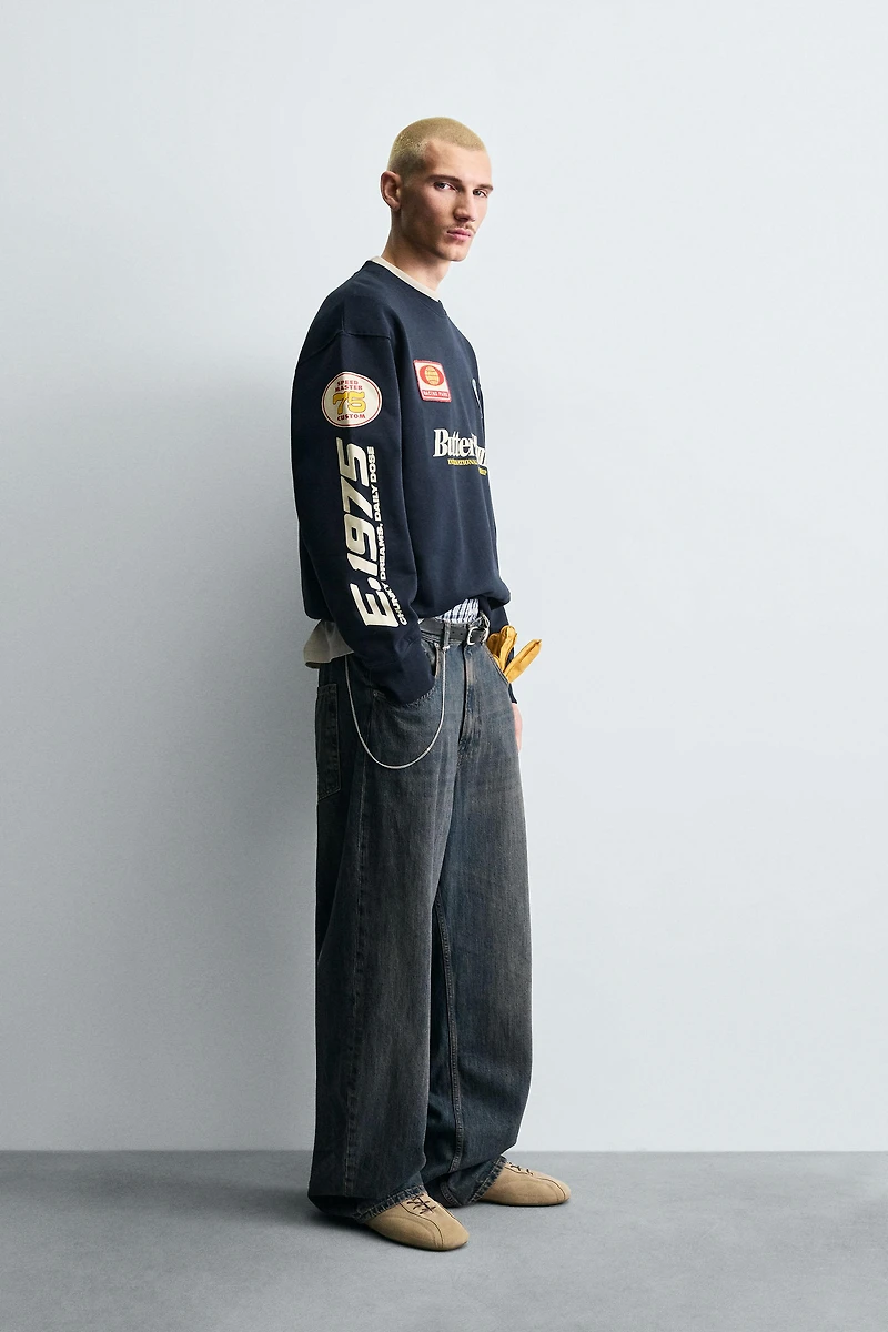 CREW NECK PATCH SWEATSHIRT