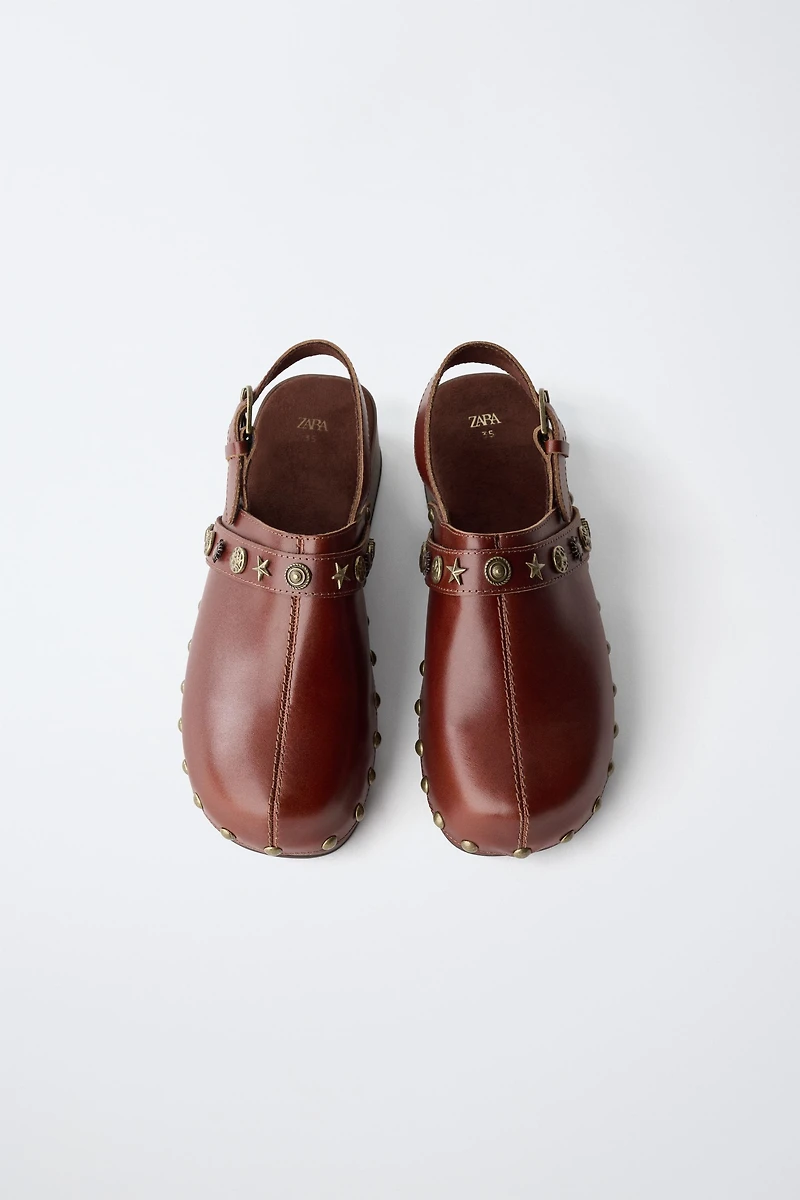 SABOTS EN CUIR À CLOUS