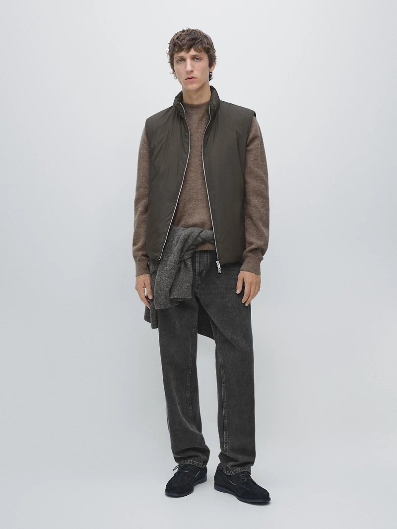 Water-repellent ultra lightweight down blend gilet