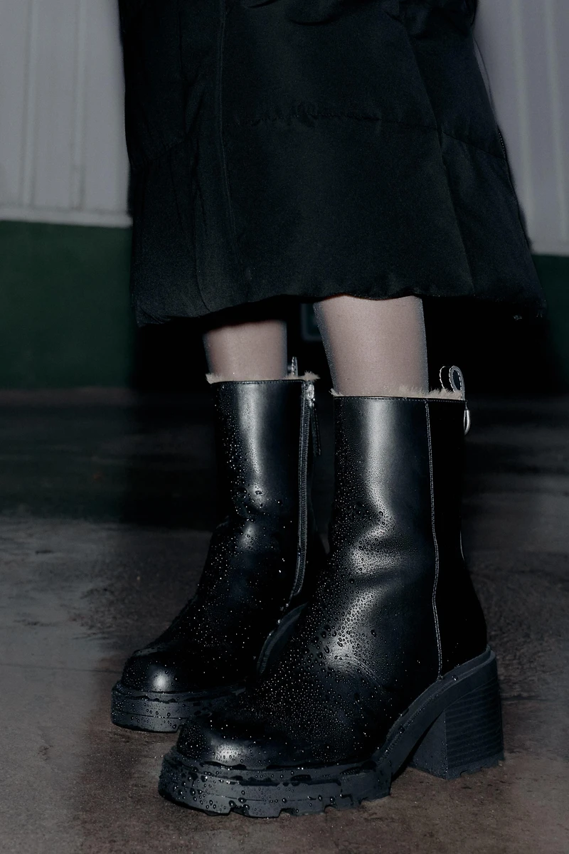 WATER REPELLENT LEATHER ANKLE BOOTS