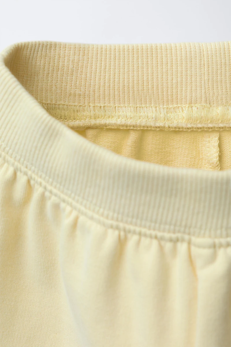 SWEATSHIRT AND JOGGER PANTS SET