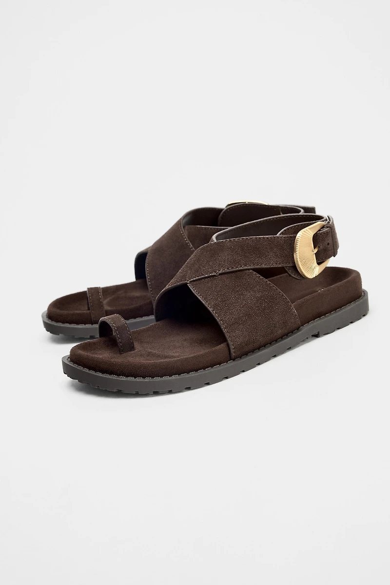 SUEDE TOE LOOP BUCKLE SANDALS