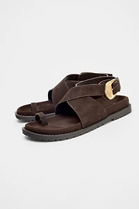 SUEDE TOE LOOP BUCKLE SANDALS