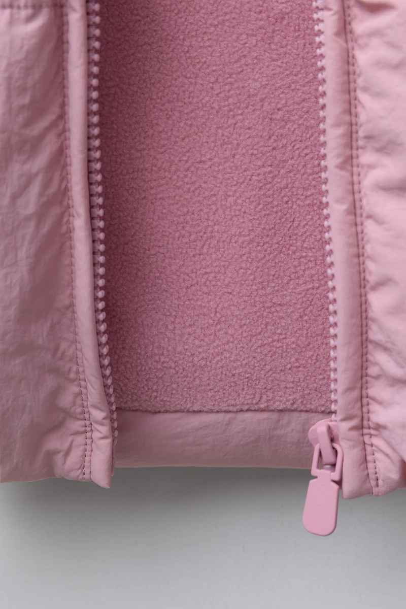 VESTE REMBOURRÉE À CAPUCHE DÉPERLANTE