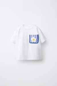 T-SHIRT POCHE FLEUR EN CROCHET