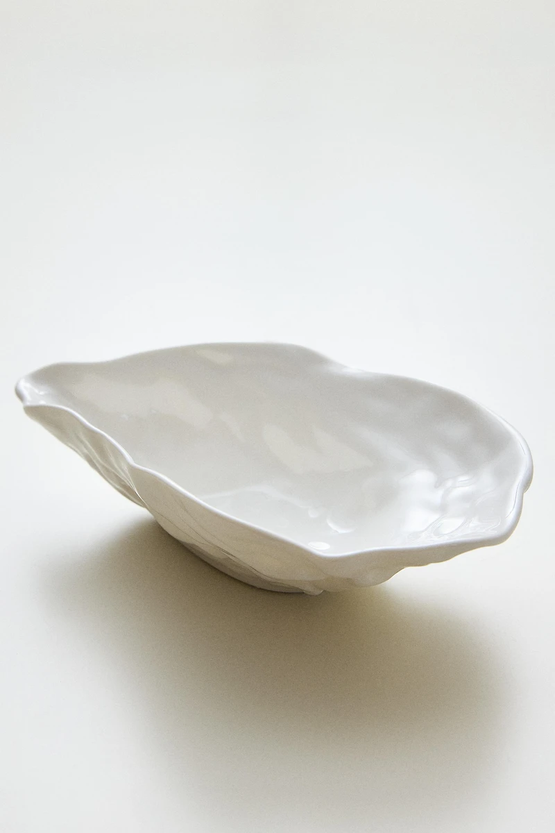 SMALL PORCELAIN SHELL SERVING DISH