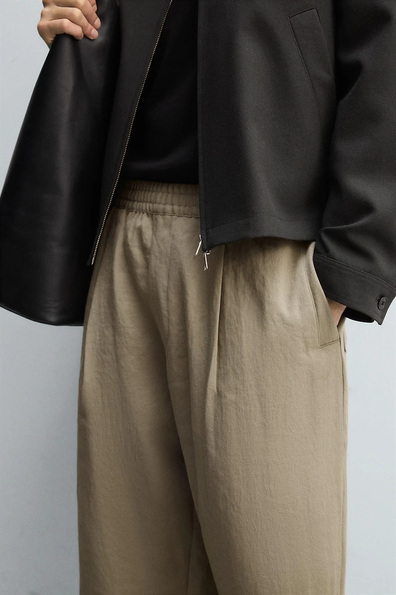 FLOWY PLEATED PANTS
