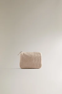 MEDIUM TOWEL TOILETRY BAG