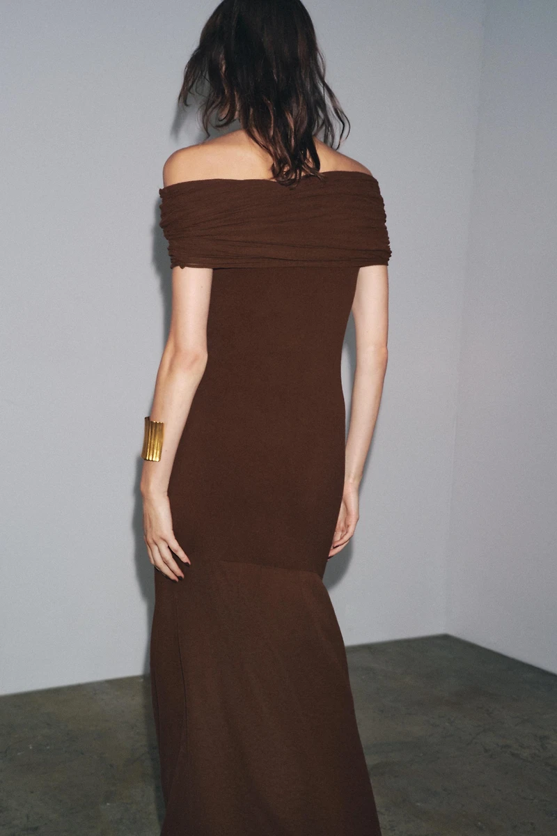 OFF-THE-SHOULDER KNIT DRESS