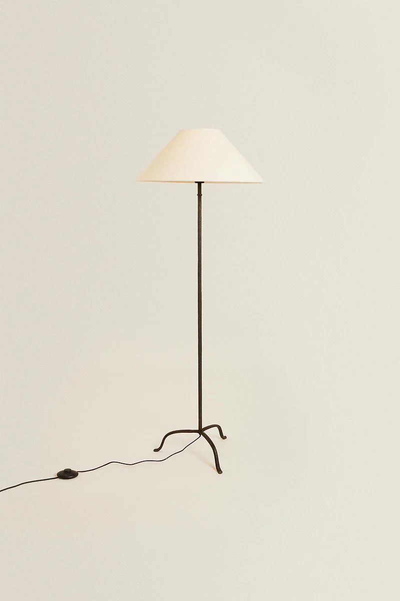 TRIPOD BASE FLOOR LAMP