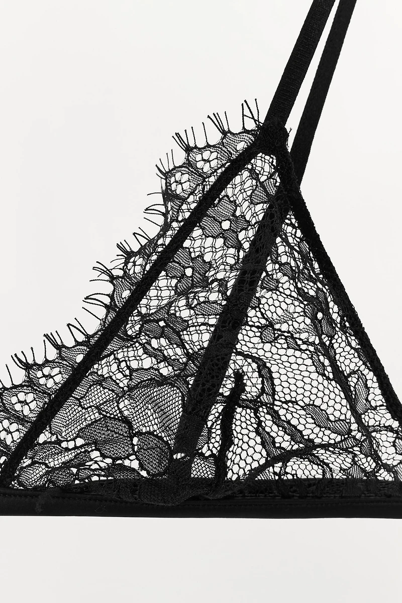 SOUTIEN-GORGE TRIANGLE EN DENTELLE