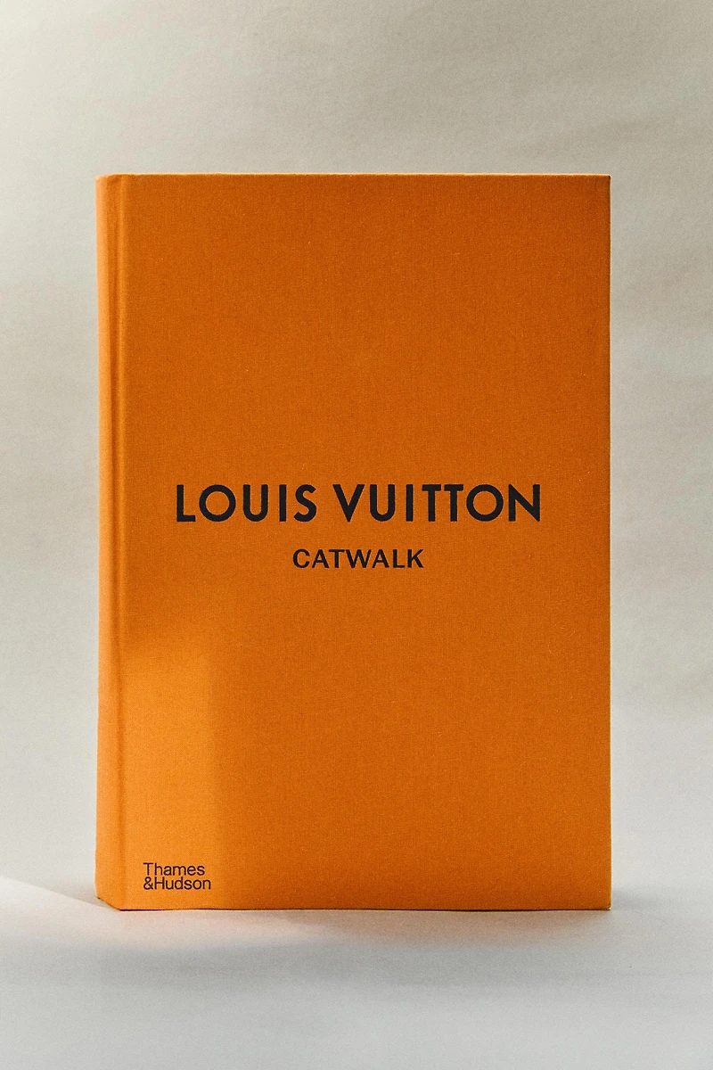 LIVRE LOUIS VUITTON CATWALK