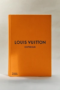 LIVRE LOUIS VUITTON CATWALK