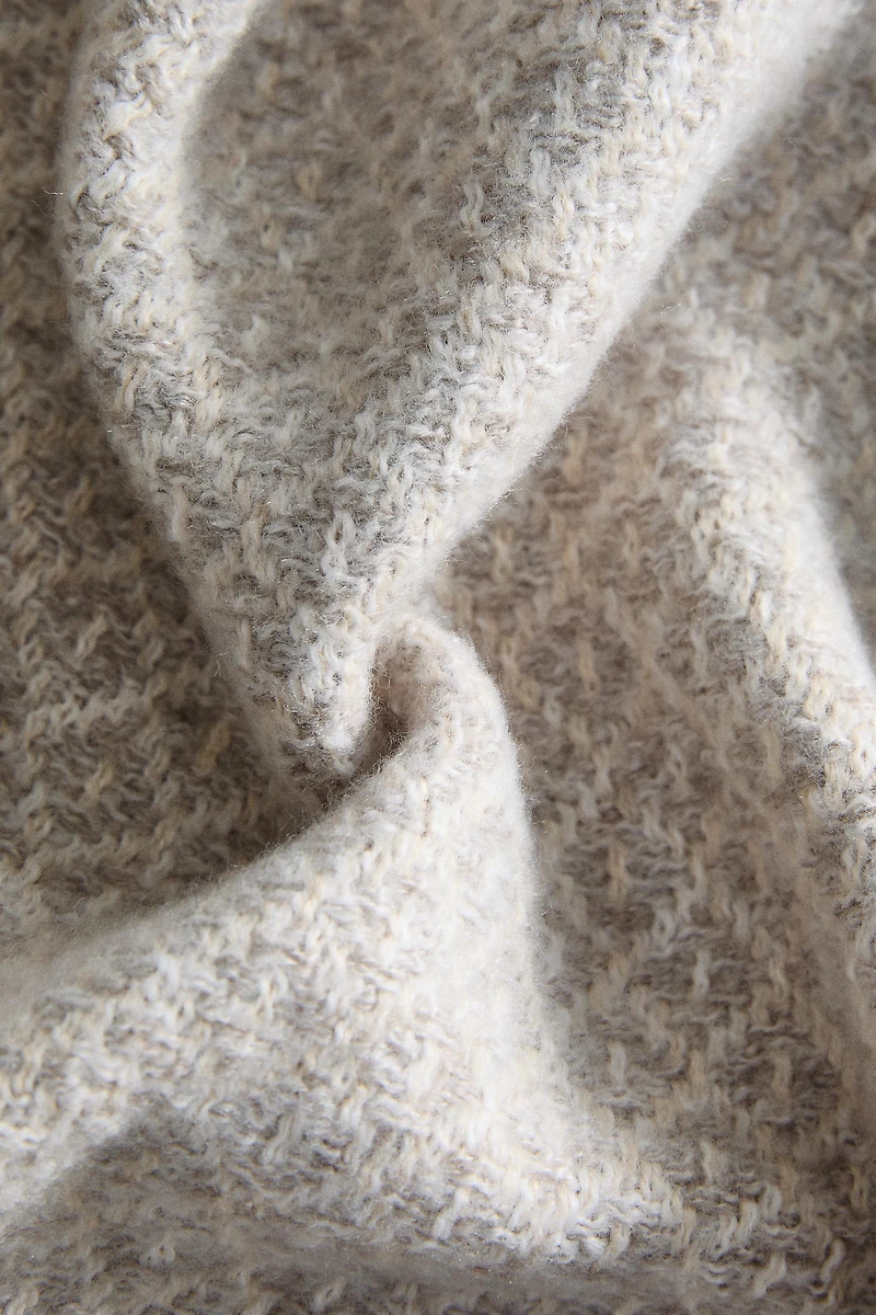 TEXTURED DIAMOND BLANKET