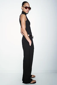 HIGH COLLAR SLEEVELESS TOP