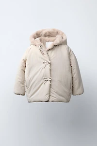 MANTEAU MATELASSÉ DÉPERLANT À LACETS