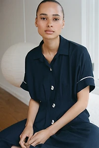 CONTRAST TRIM PLEATED SHIRT
