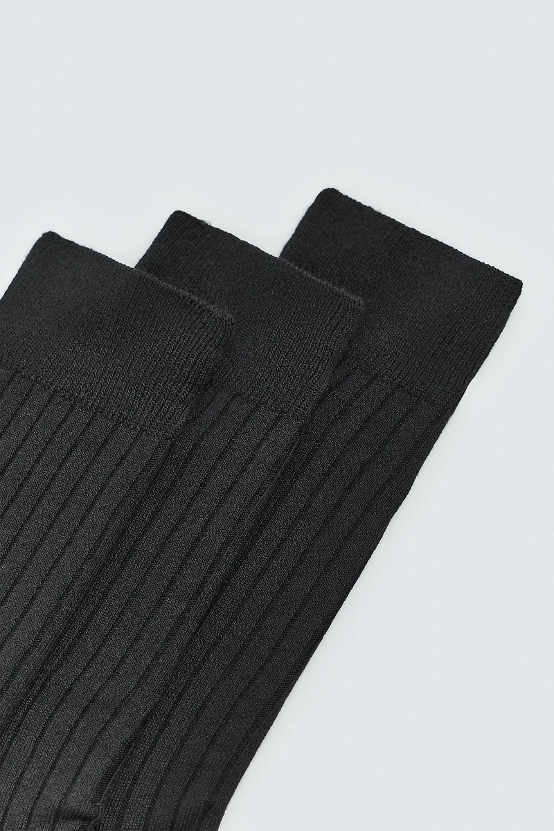 THREE-PACK OF RIBBED SOCKS