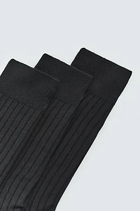 THREE-PACK OF RIBBED SOCKS