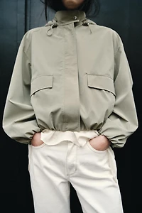 BLOUSON ENGOMMÉ À CAPUCHE