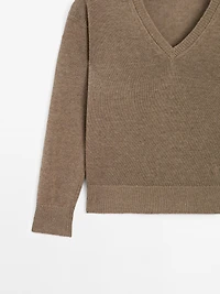 Long sleeve V-neck knit sweater