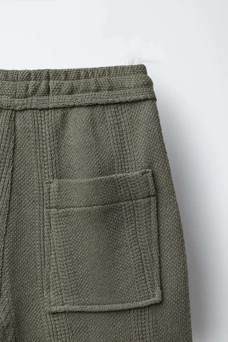 TEXTURED STRAIGHT SHORTS