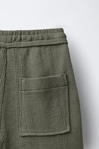 TEXTURED STRAIGHT SHORTS