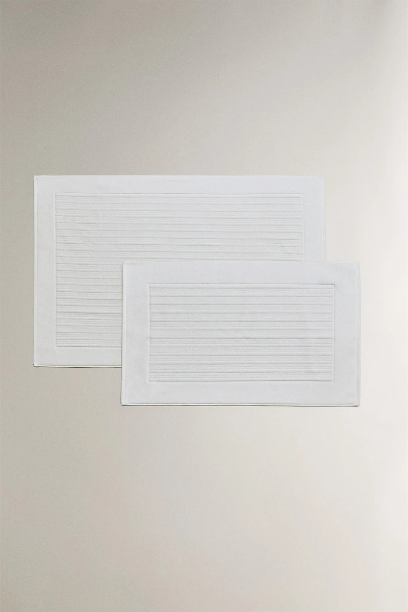 VELOUR TEXTURED STRIPED BATH MAT