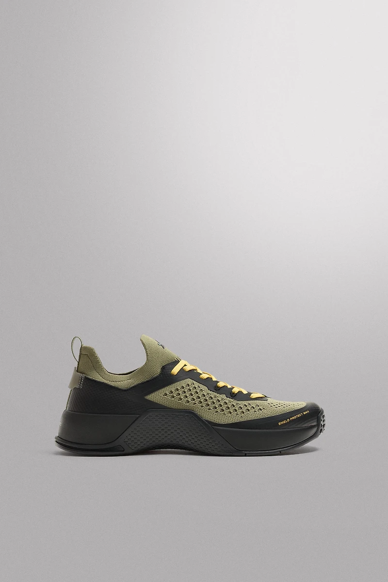 TRAINING SNEAKERS