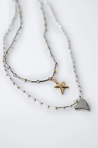 LOT DE DEUX COLLIERS CŒUR ET ÉTOILE