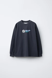 T-SHIRT À INSCRIPTION EN RELIEF