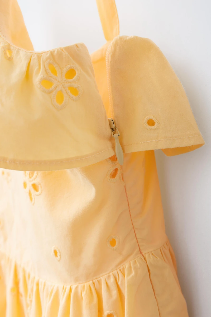 ROBE BRODÉE SCHIFFLY À VOLANTS