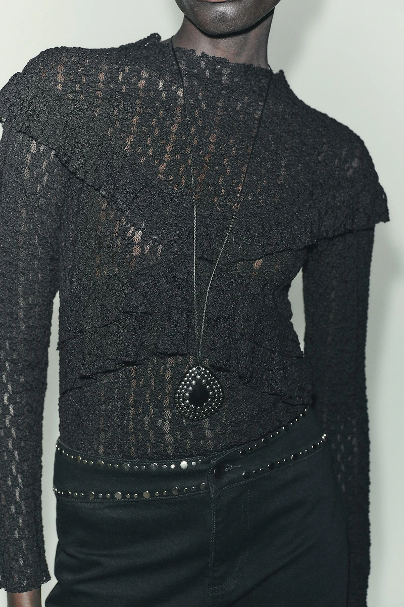 RUFFLED LACE TOP