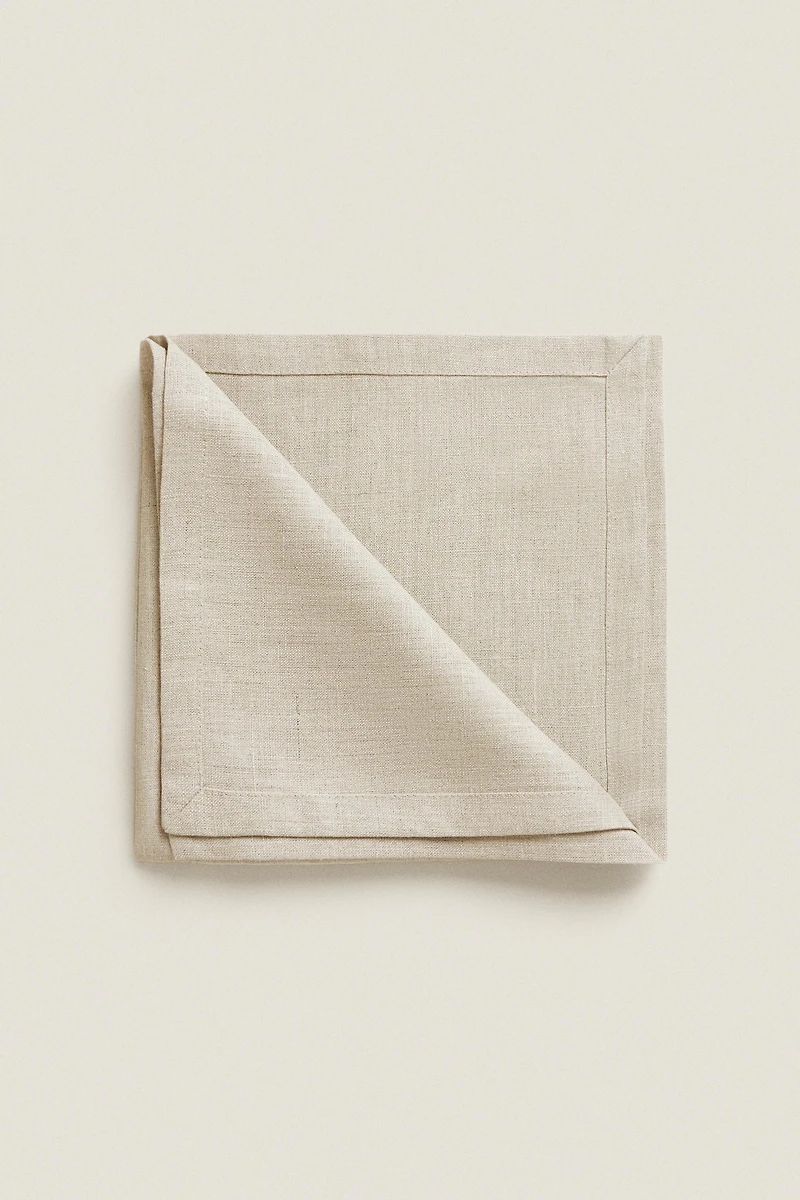SET OF PLAIN-COLORED LINEN NAPKINS