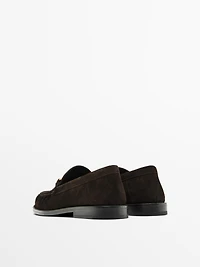 Mocassins croûte de cuir applique métallique
