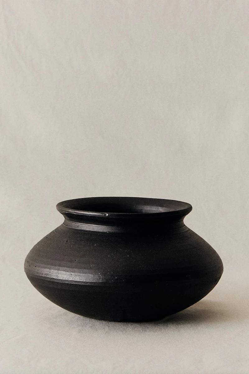 KENZAN OVAL DECORATIVE VASE
