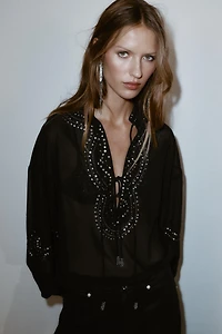 BLOUSE SEMI-TRANSPARENTE À FANTAISIE