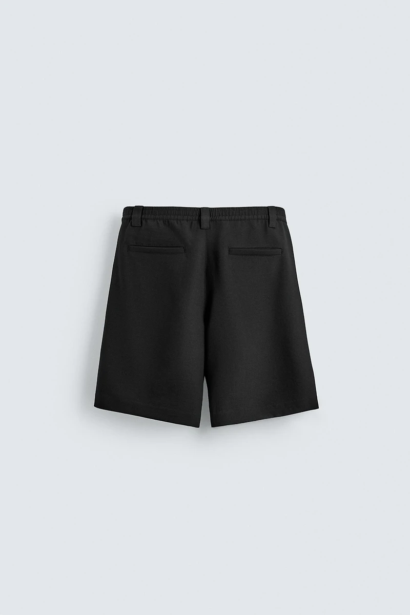 RELAXED FIT SIDE PLEAT SHORTS